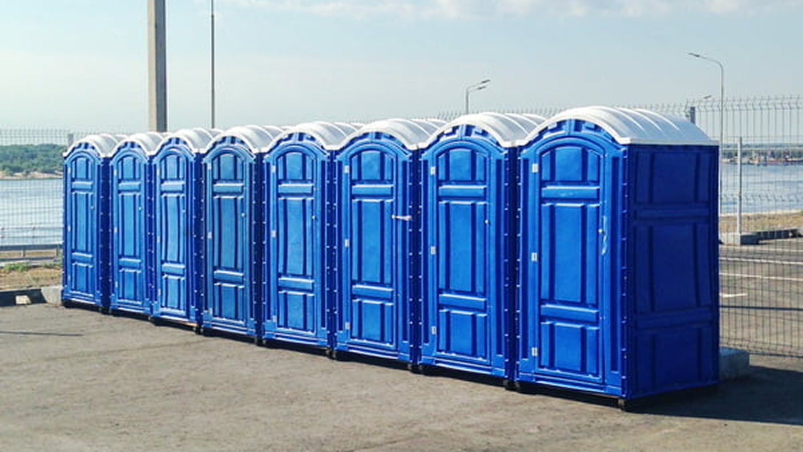 Read more about the article Why Choose FRP Portable Toilets for Construction Sites and Events in Saudi Arabia?